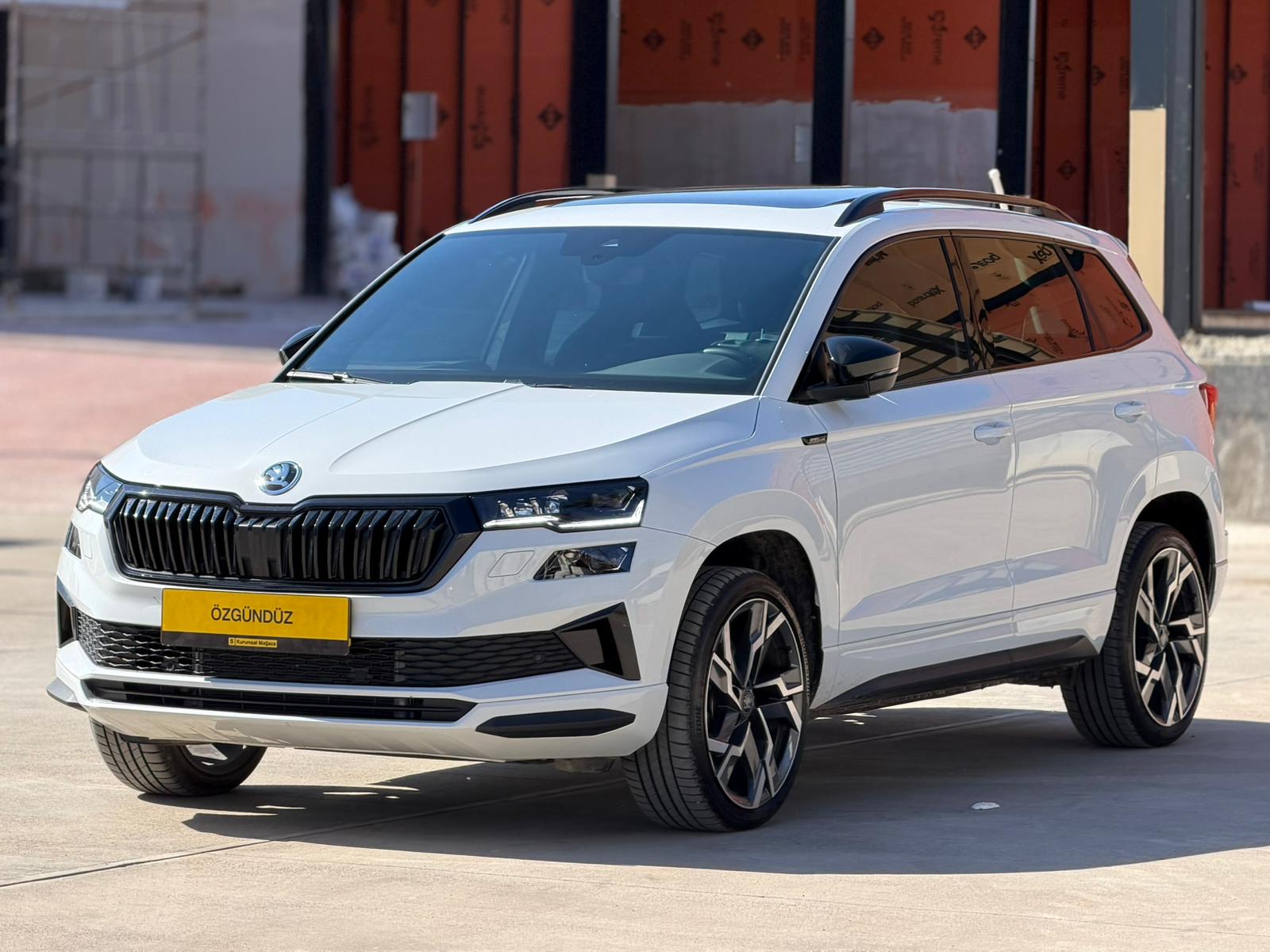 2025 MODEL · SKODA KAROQ